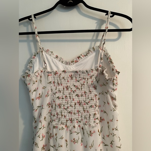 Floral Fitted Maxi Dress with pretty details - Picture 5 of 7